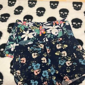 a.n.a Women's Floral Shorts - Navy and Multicolor
